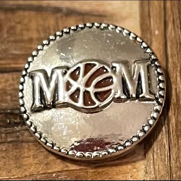 Magnolia & Vine 18mm “Mom” Basketball Snap